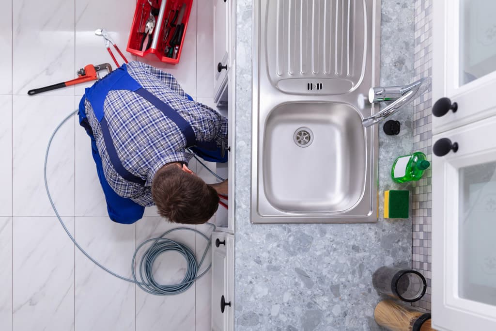 Realizamos instalaciones, reparaciones de fontanería y desatascos